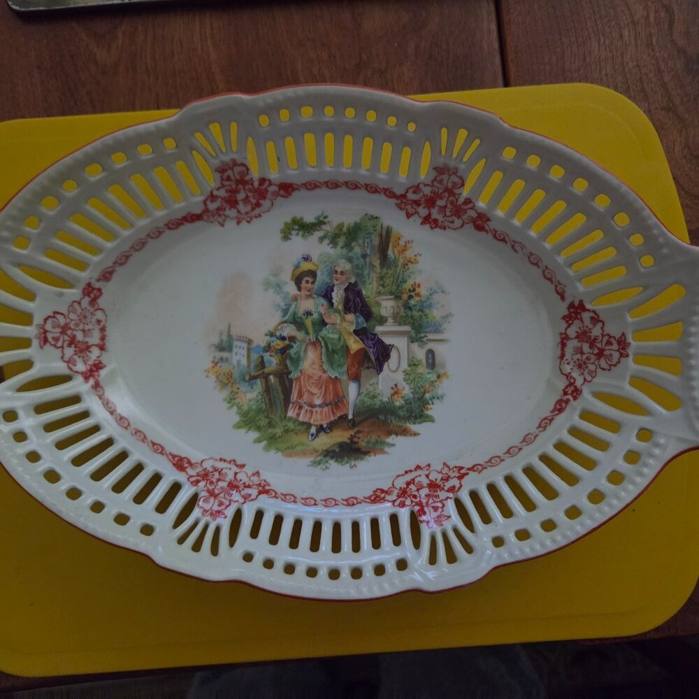 Carl Schumann Bavaria reticulated oval bowl courting couple circa 1940